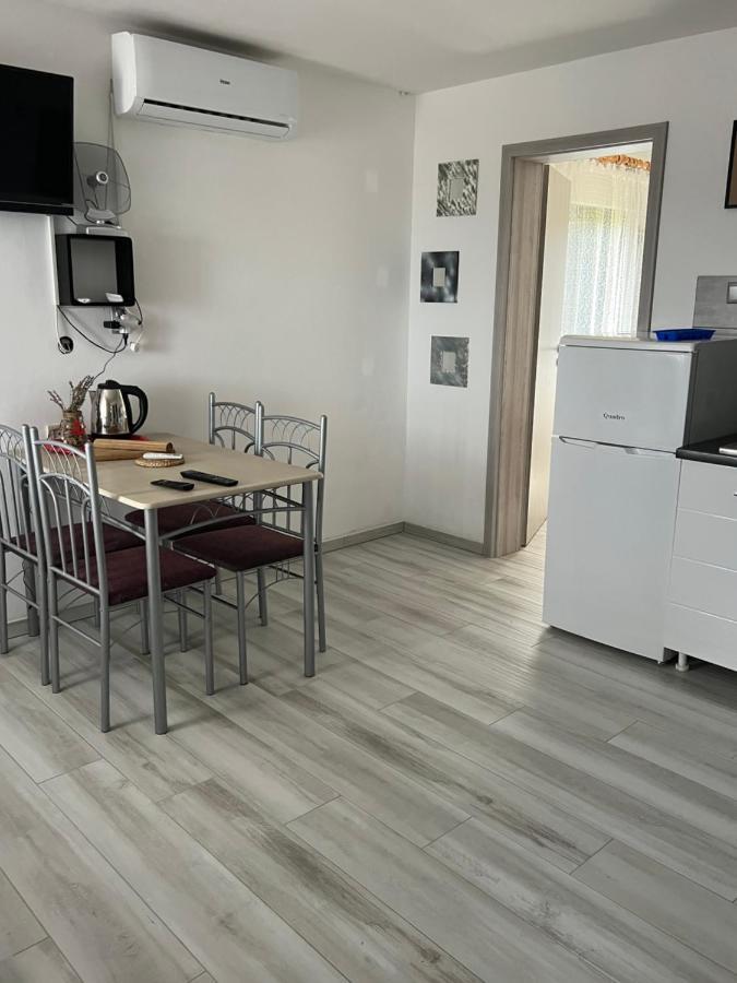 Apartments Linic Nin Exterior photo